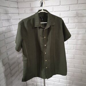 Van Heusen Men's Size Large (16-16 1/2) Army Green Loose Fit Shirt